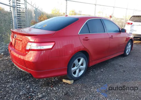 2010 Toyota Camry Se z USA, uszkodzony, nr VIN 4T1BF3EK9AU059413